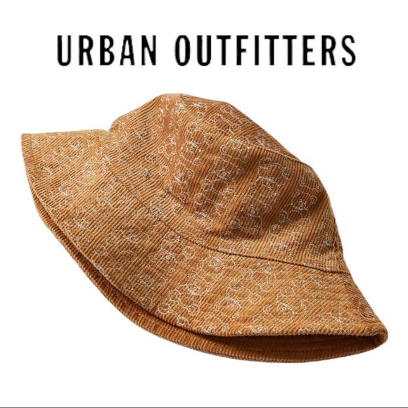 NWOT Urban Outfitters UO Teddy Bear Icon Quilted Corduroy Bucket Cap Hat - Picture 2 of 2